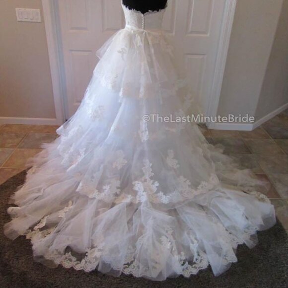 Maggie Sottero Ivory sweetheart neckline tiered layered skirt Wedding Dress 12 - Picture 2 of 13